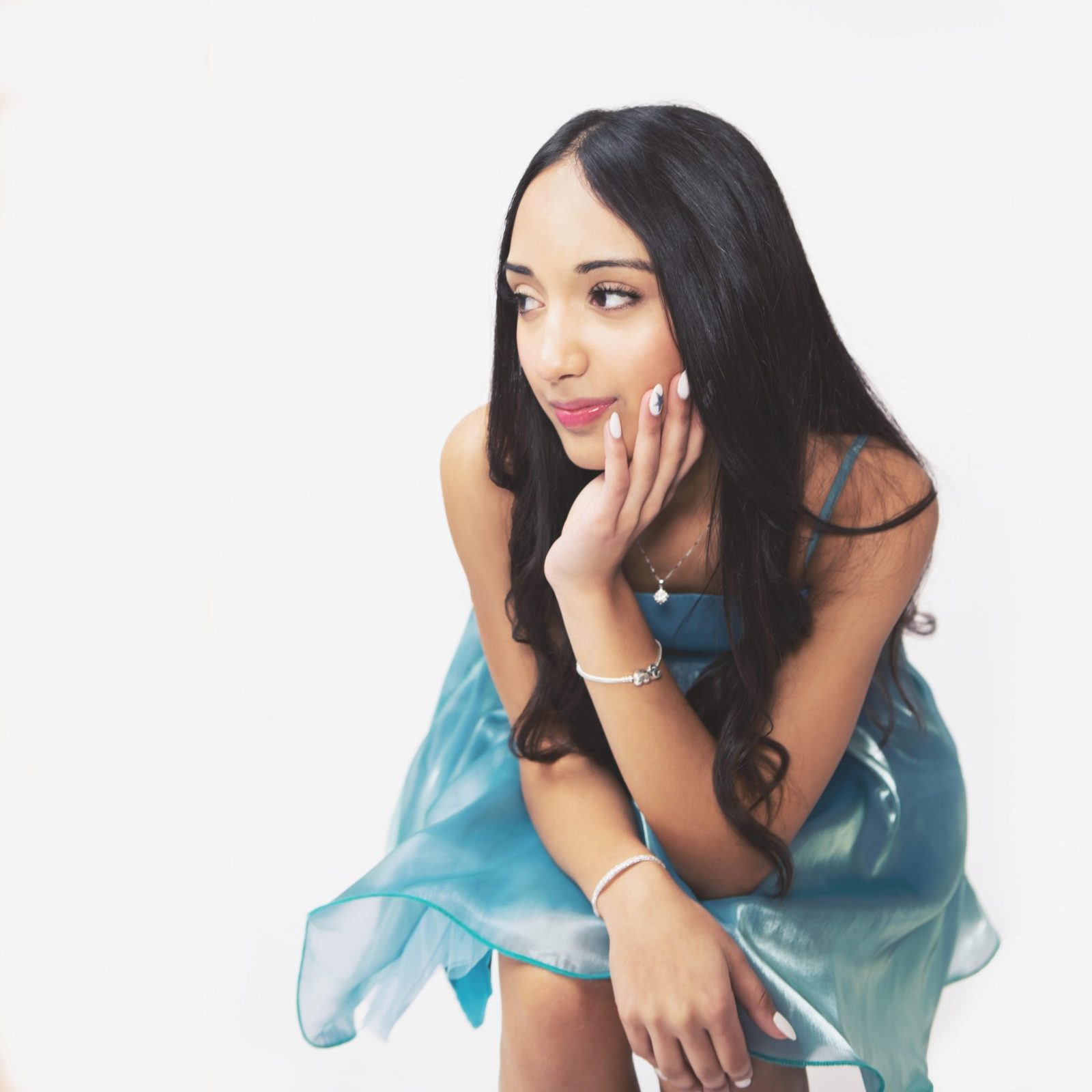 Sophia Sheth Unveils Soulful Single "I Can't Help You" Sophia Sheth Unveils Soulful Single "I Can't Help You"