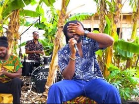 Ayisi - MOKOLE (Live version with Nkyinkyim Band)