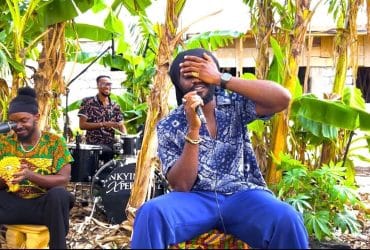 Ayisi - MOKOLE (Live version with Nkyinkyim Band)