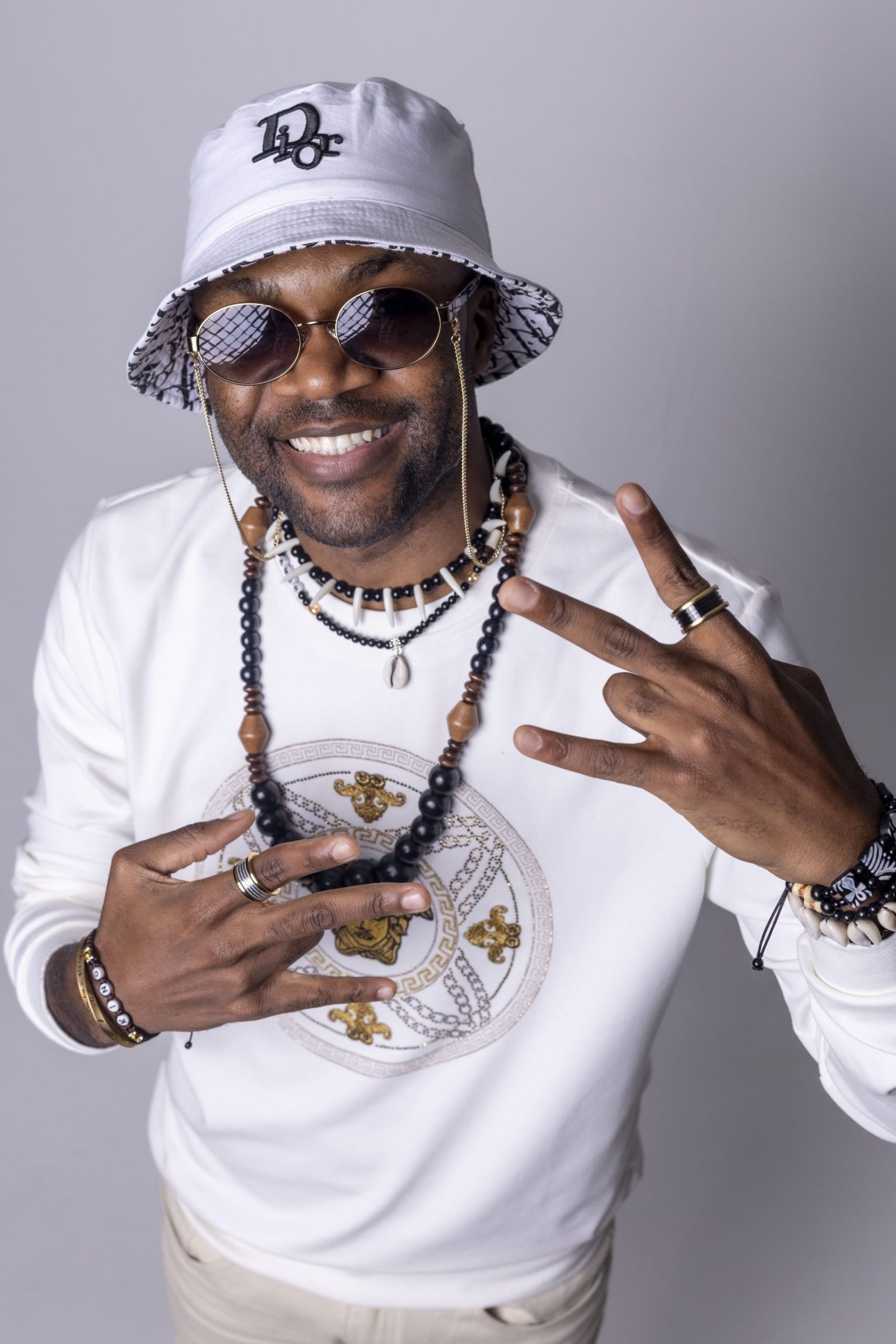 V8BAKARI Introduces Energetic Single "Big Money Maker" V8BAKARI