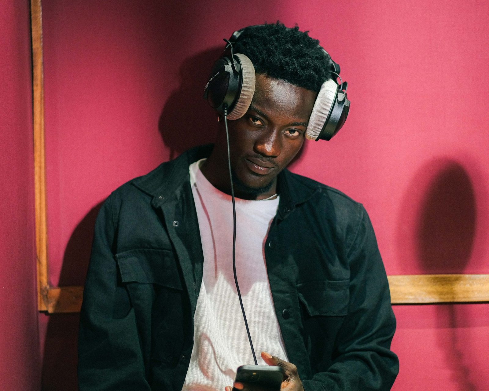Kinjunia Delivers Dancehall-Inspired Debut EP “Big Daddy” Kinjunia