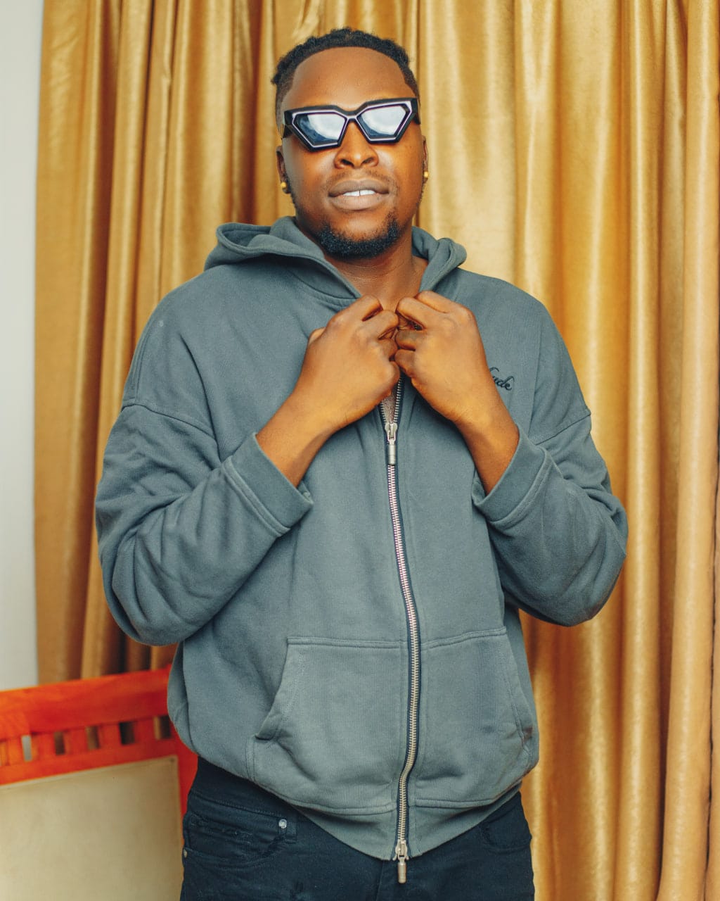 Vizra Drops New Club Anthem 'Steady Paid' vizra