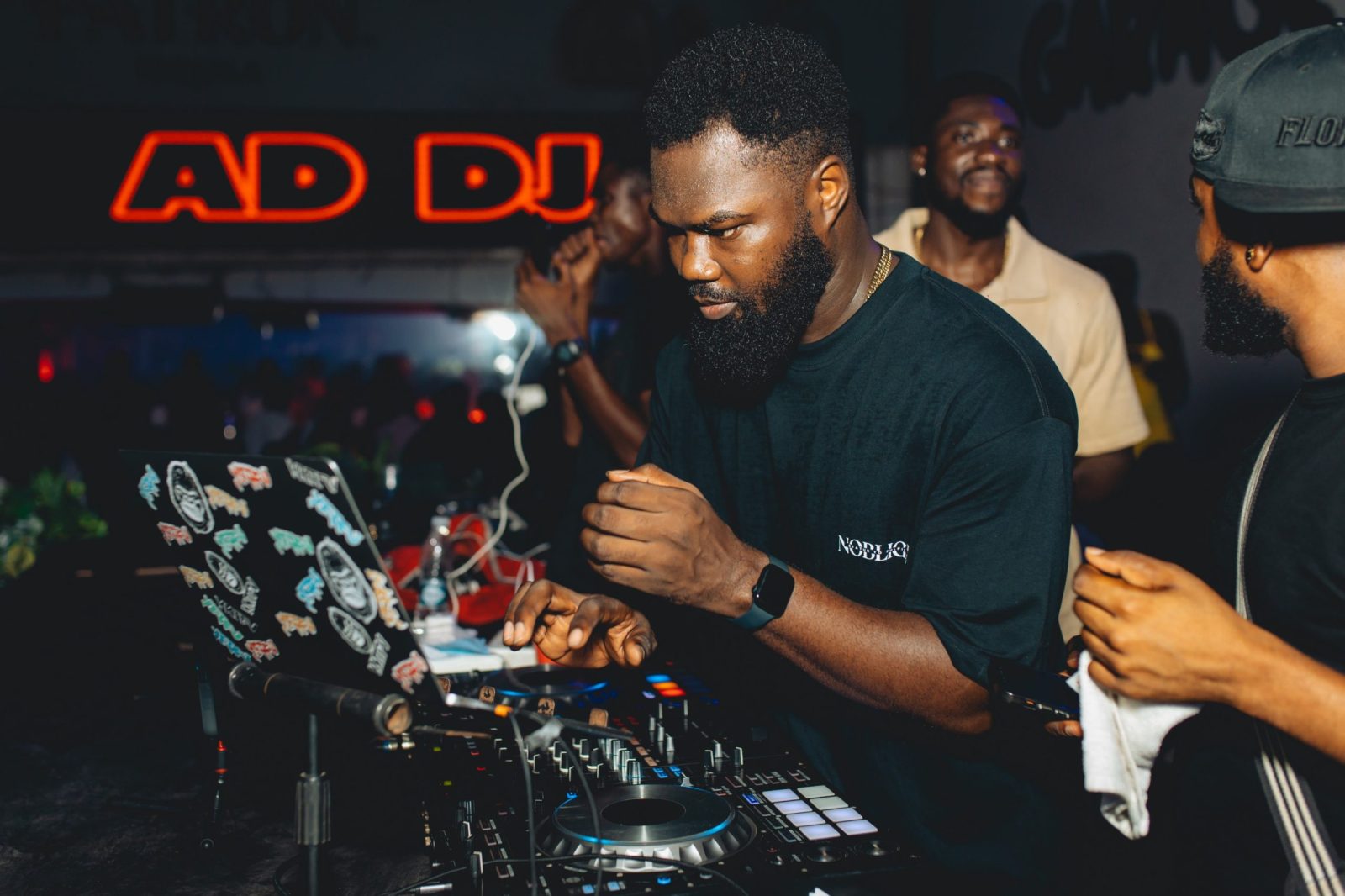 AD DJ