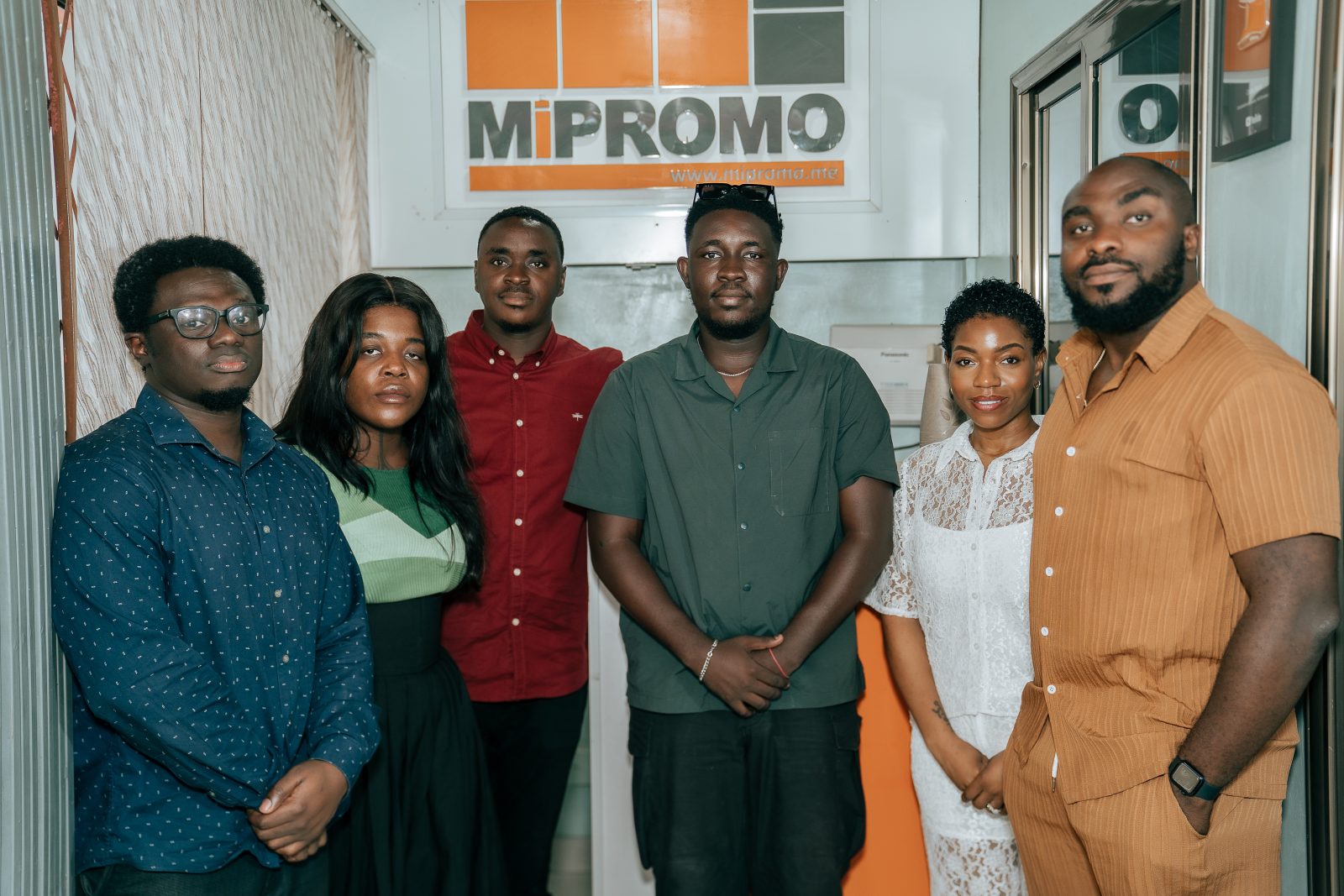 L-R (Vicent Jaspa Asare (MiPromo), Barbara Debre (Virgin), Cosmos Otchere (MiPromo), Jesse Selorm Ababio (MiPromo), Kay Ikazoboh (MD, Virgin Nigeria), Motolani Alake (Virgin)