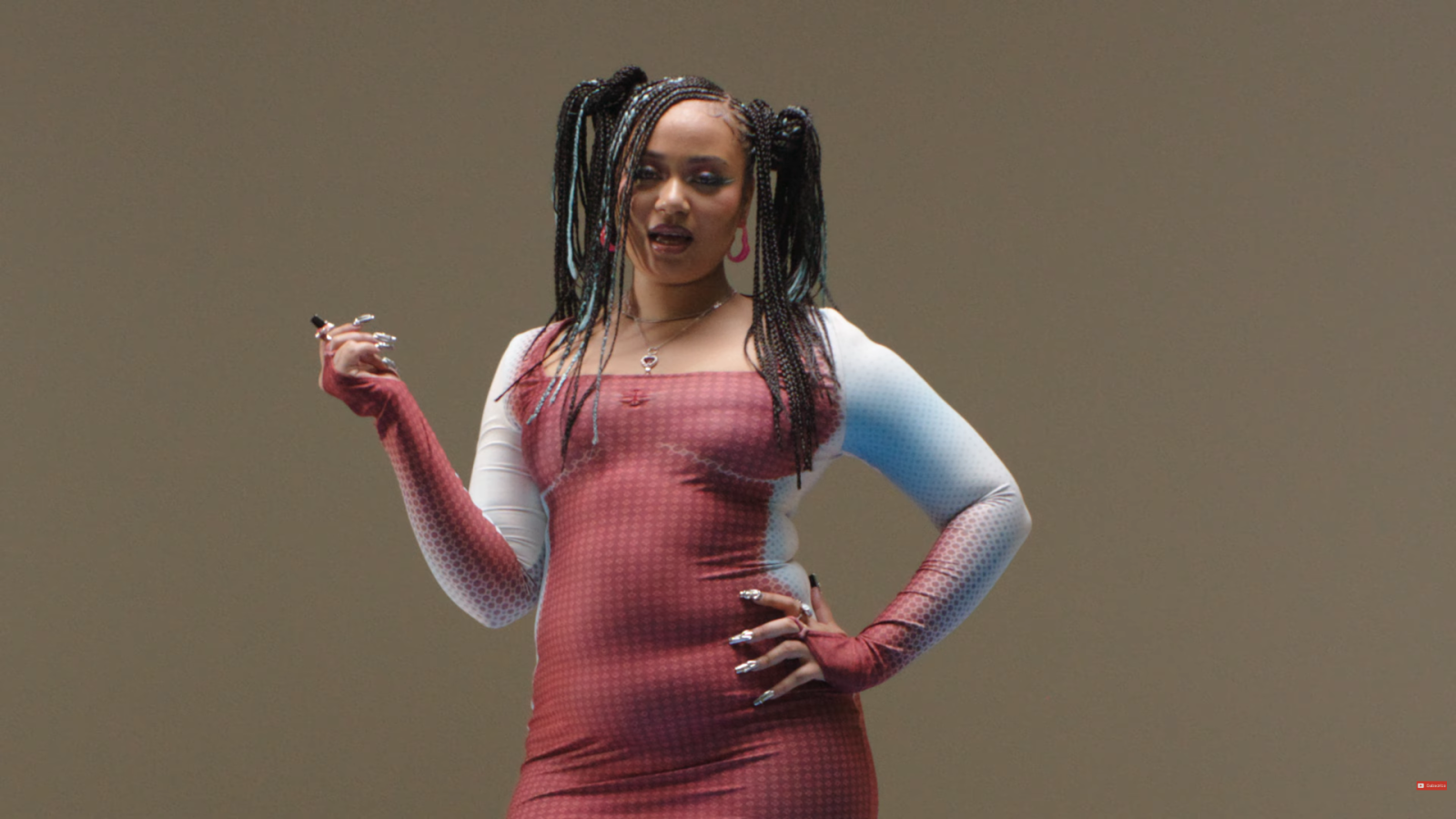 MOLIY Returns With “PARTYGYAL” Alongside bees & honey MOLIY