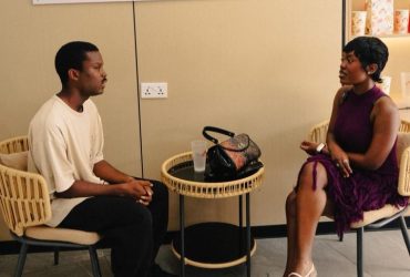 Gyakie and a Fan