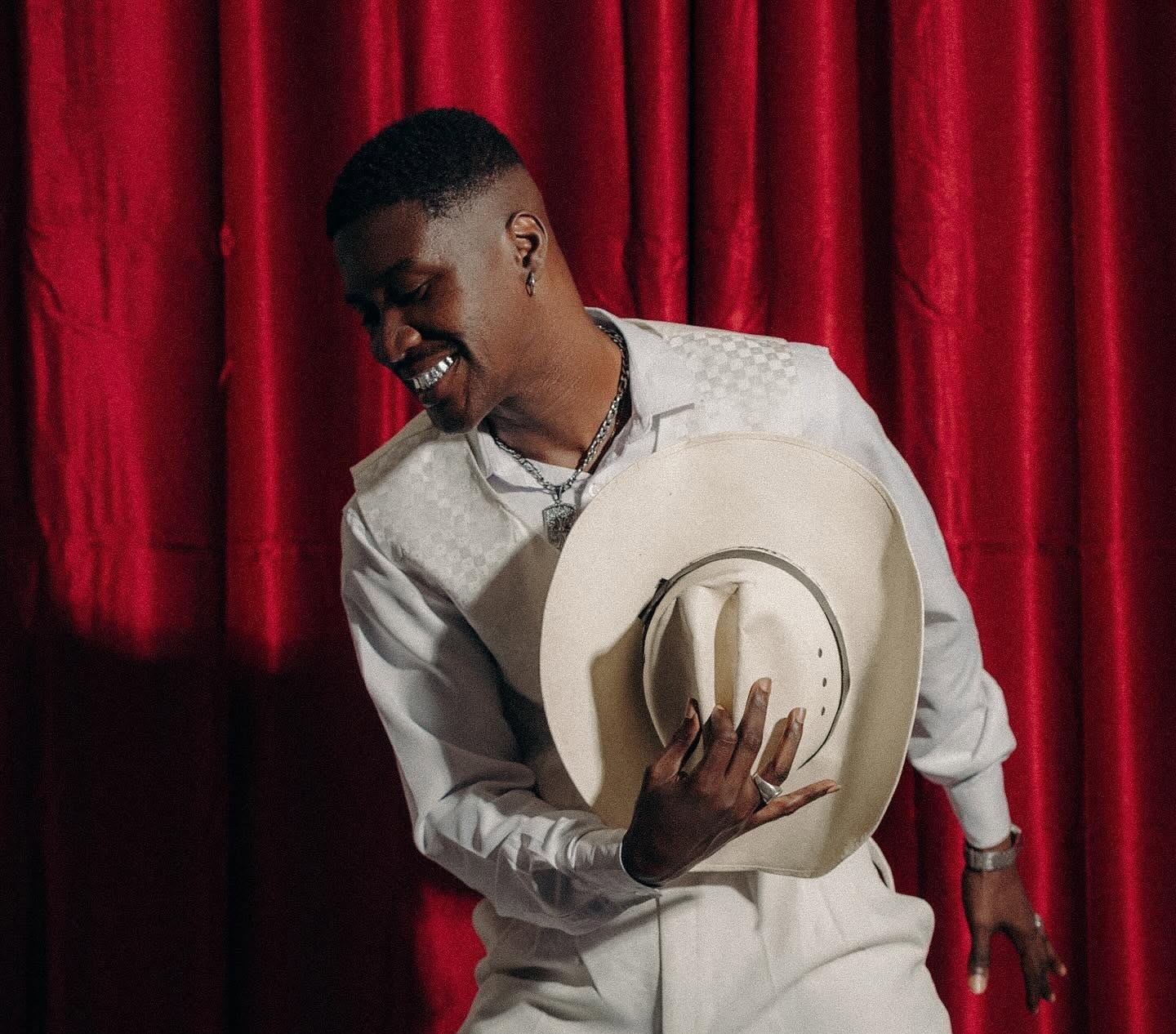 RCee shuts down sold-out Red Room concert RCee